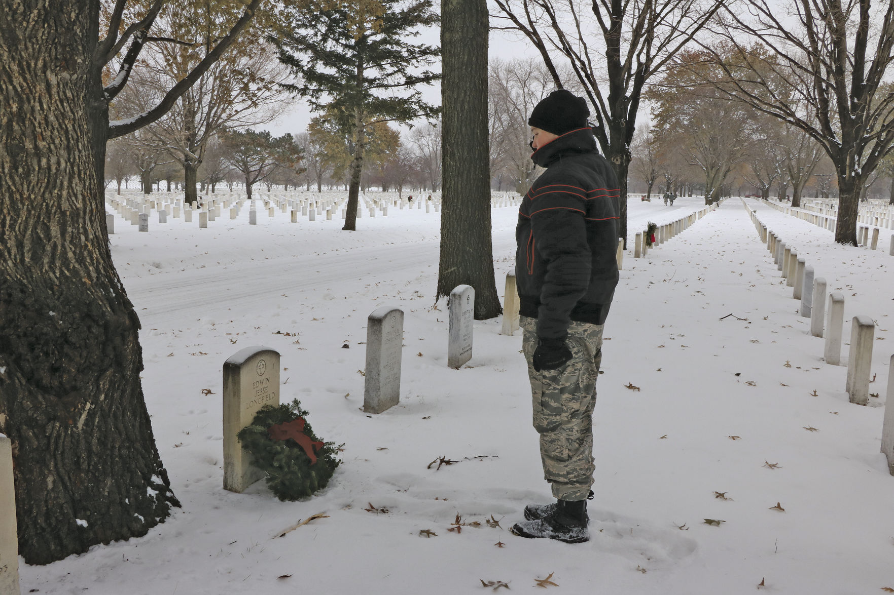 Wreaths Across America CAP Mayor 4561.jpg